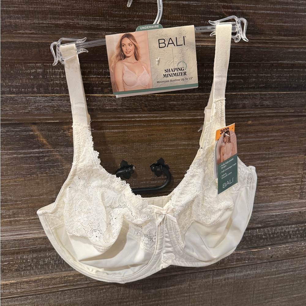 Bali Ivory Lace Shaping Minimizer Underwire Bra